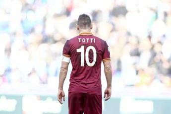 completo calcio ROMA merchandising completo calcio ROMA merchandising